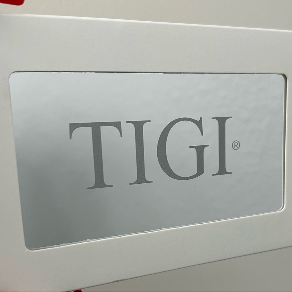 TIGI Vibrant Eyeshadow Palette - Gold, Blue, Brown, Black, Purple Hues - Picture 4 of 4